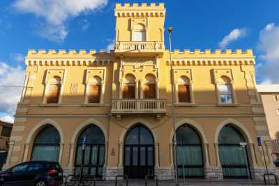 Bari, quell'antica dimora sul mare che sembra un piccolo castello: � l'eclettica Villa Rosa